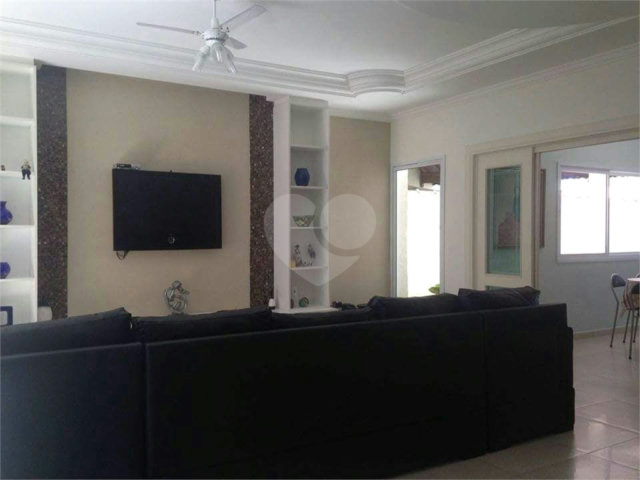 Casa à venda com 4 suítes em Solemar, Praia Grande, SP