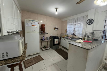Casa Térrea à venda com 9 quartos, sendo 2 suítes, no condomínio Seranila, Monte Mor - SP