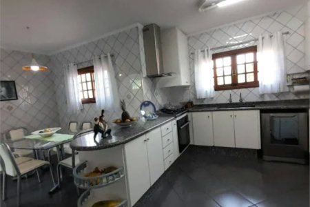 Casa à venda com 3 quartos, sendo 1 suíte, em Jardim Pinheiros, São Paulo, SP