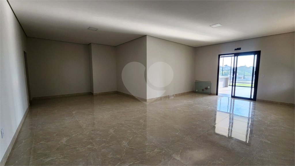 Casa à venda com 3 suítes no condomínio Santa Isabel I, Louveira - SP