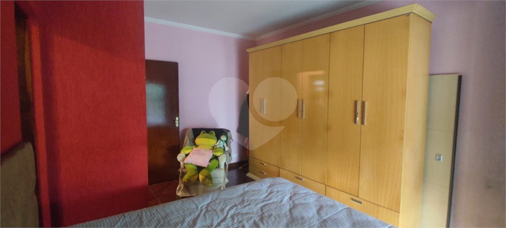 Sobrado à venda com 6 quartos, sendo 1 suíte, em Vila Acoreana, Poá, SP