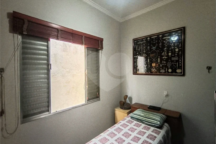 Casa Térrea à venda com 5 quartos, sendo 1 suíte,  em Chora Menino, São Paulo, SP