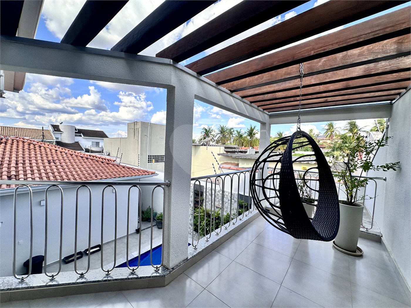 Sobrado à venda com 4 suítes em Jardim Shangri-lá, Cuiabá, MT