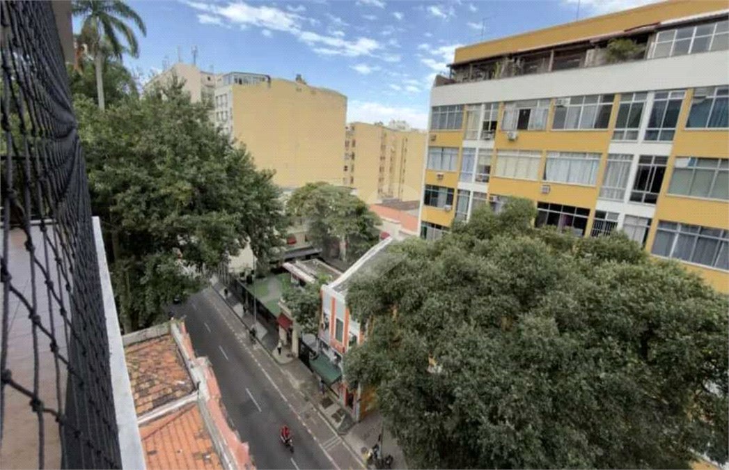 Apartamento à venda com 2 quartos, sendo 1 suíte,  em Laranjeiras, Rio de Janeiro, RJ