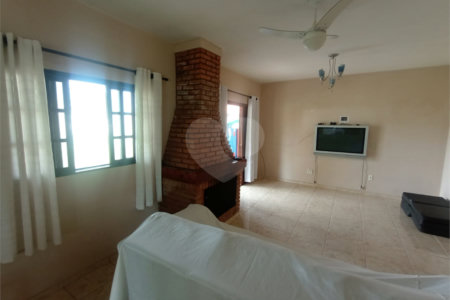 Chácara à venda com 6 quartos, sendo 1 suíte,  em Cercadinho, Alambari, SP
