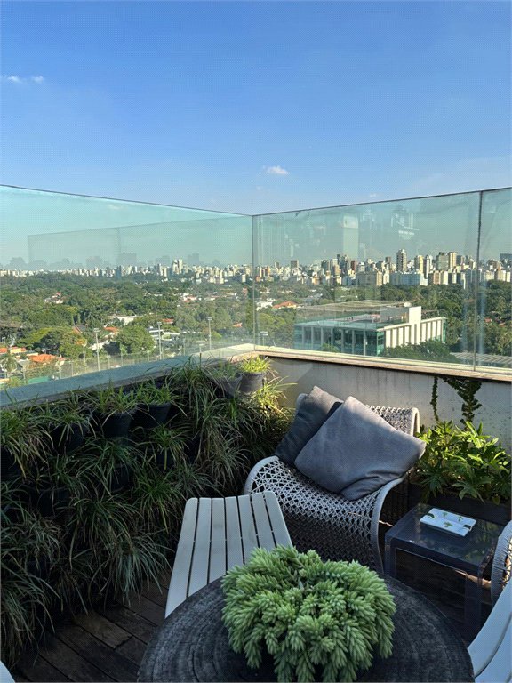 Apartamento à venda com 3 quartos, sendo 1 suíte, em Cerqueira César, São Paulo, SP