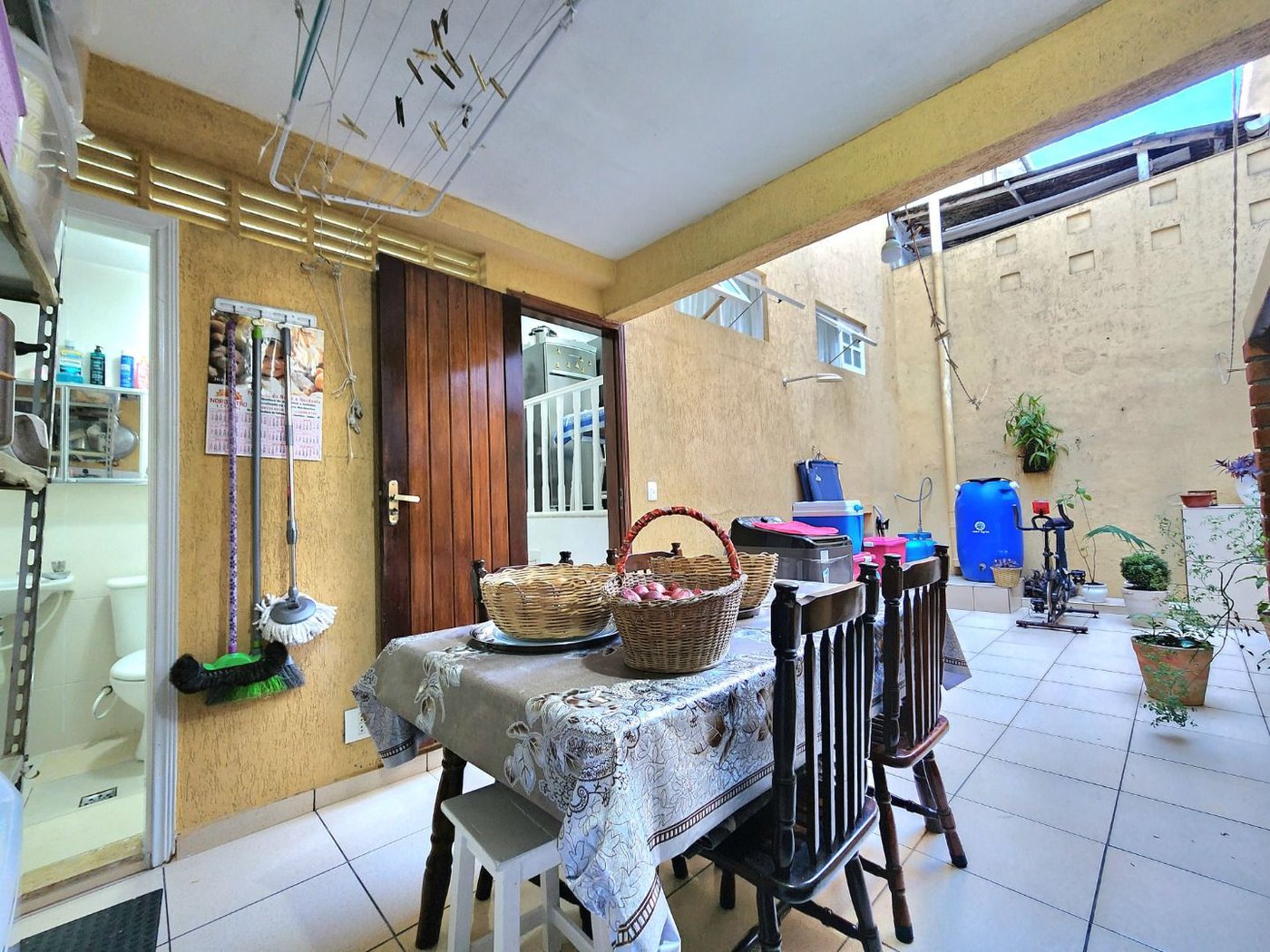 Casa próximo da praia com 3 dormitórios à venda, 128 m² por R$ 1.300.000 - Pompéia - Santos/SP