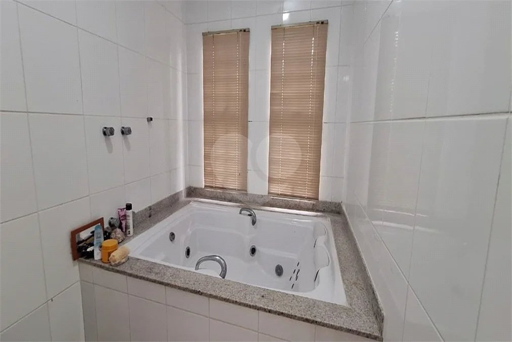Chácara à venda com 3 suítes em Monterrey, Louveira, SP