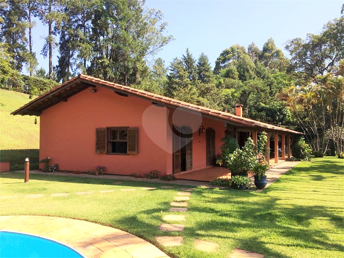 Casa em condomínio à venda ou para alugar com 4 quartos, sendo 2 suítes, em Caixa D´água, Vinhedo, SP