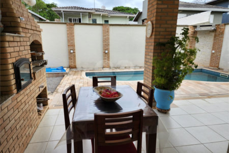 Casa à venda com 4 suítes no condomínio Pedra Grande, Atibaia - SP
