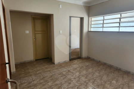 Sobrado à venda com 4 quartos, sendo 1 suíte, no Centro, Araraquara, SP
