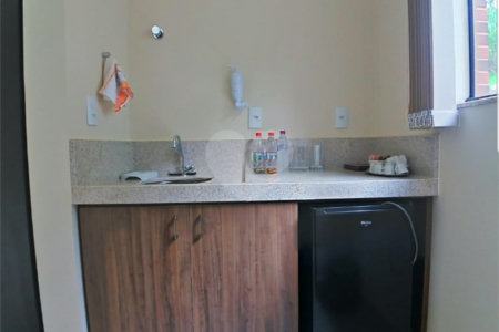 Casa à venda com 3 quartos, sendo 1 suíte, no condomínio Estância Marambaia, Vinhedo - SP