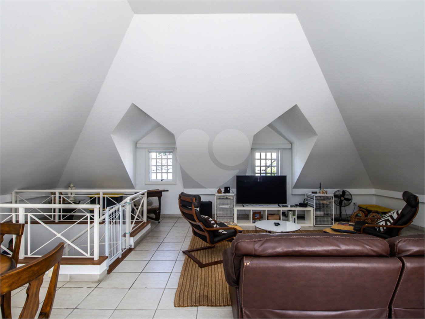 Casa à venda com 5 quartos, sendo 4 suítes, no condomínio Bounganville, São Paulo - SP