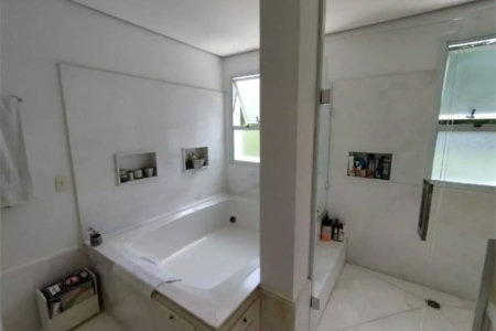 Casa à venda ou para alugar com 4 suítes no condomínio Solares Vila Europa, São Paulo - SP