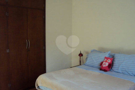 Sobrado à venda com 3 quartos, sendo 1 suíte, em Chácara Monte Alegre, São Paulo, SP