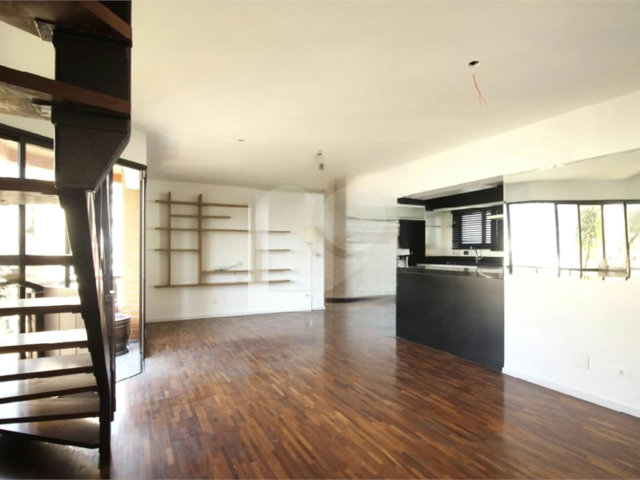 Cobertura à venda com 3 quartos, sendo 1 suíte,  em Morumbi, São Paulo, SP