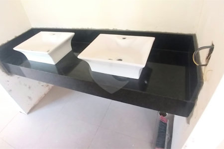 Sobrado à venda com 4 quartos, sendo 3 suítes, em Condomínio Residencial Shamballa Iii, Atibaia, SP