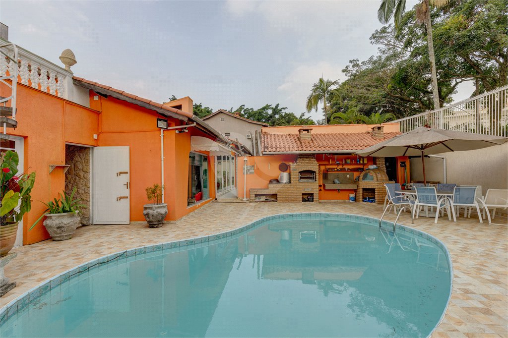 Casa Térrea à venda com 4 quartos, sendo 3 suítes, em Interlagos, São Paulo, SP