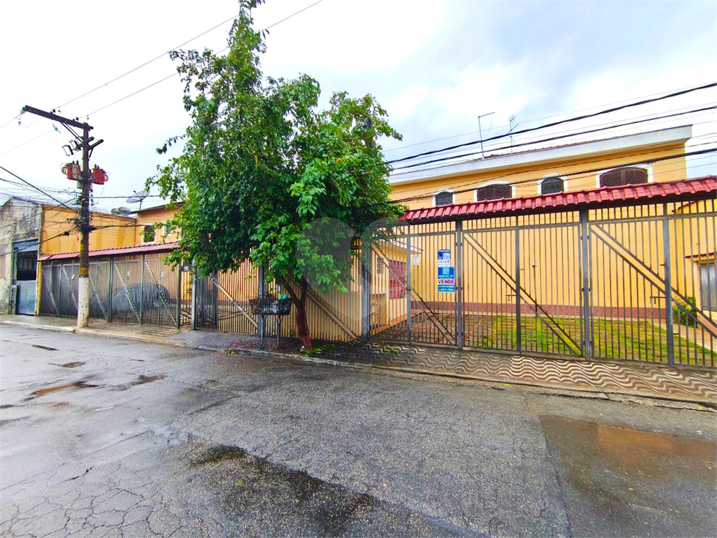 Casa à venda com 3 quartos, sendo 1 suíte, no condomínio Res Crisciúma, São Paulo - SP