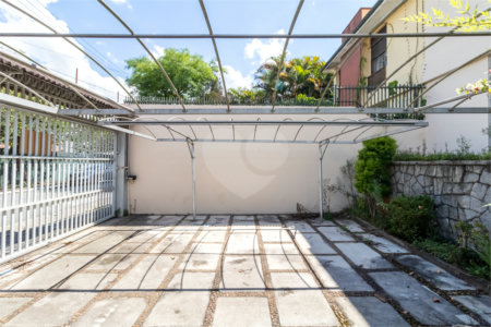 Sobrado à venda com 4 quartos, sendo 1 suíte, em Chácara Monte Alegre, São Paulo, SP