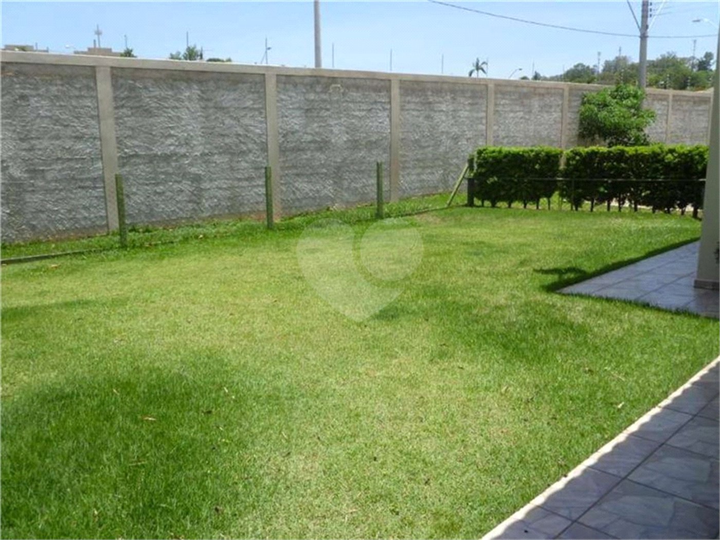 Casa à venda com 3 quartos, sendo 1 suíte, no condomínio Vivenda das Vinhas, Vinhedo - SP