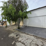 Casa térrea à venda no Douradinho com 2 quartos e edícula com mais dois quartos e 2 banheiros.