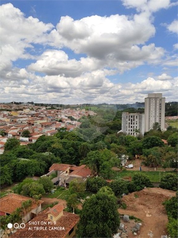 Apartamento no Condomínio Parque dos Manacás.