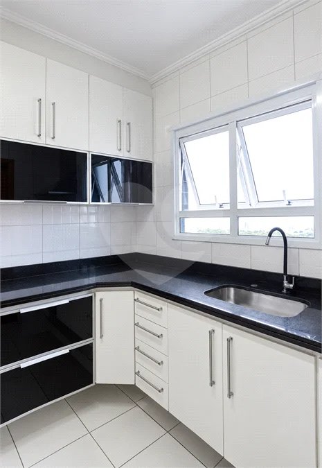Apartamento de 84m² na Vila Lusitânia, em São Bernardo do Campo, com 3 dormitórios, suíte com varanda, 2 vagas cobertas, depósito privativo e lazer completo.