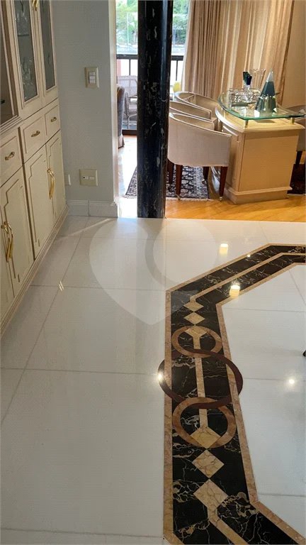 Apartamento com terraço 385m² 03 dormitórios sendo 2 suítes 5 vagas..Estuda Permuta.