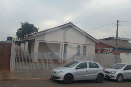 Casa à venda com 3 quartos no Centro, Inocência, MS
