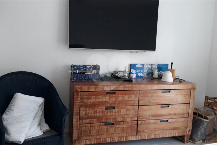 Casa à venda com 4 quartos, sendo 3 suítes, no condomínio Residencial Vila Esmeralda, São Sebastião - SP