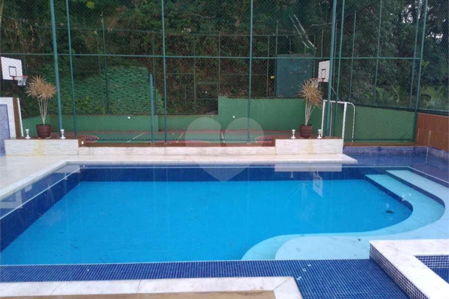 Casa à venda com 4 quartos, sendo 3 suítes, no condomínio Da Serra, São Paulo - SP