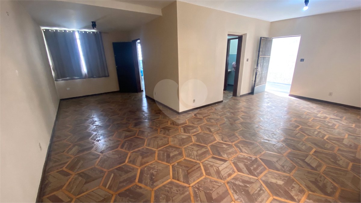 Sobrado à venda ou para alugar com 4 quartos, sendo 1 suíte,  em Parque Colonial, São Paulo, SP