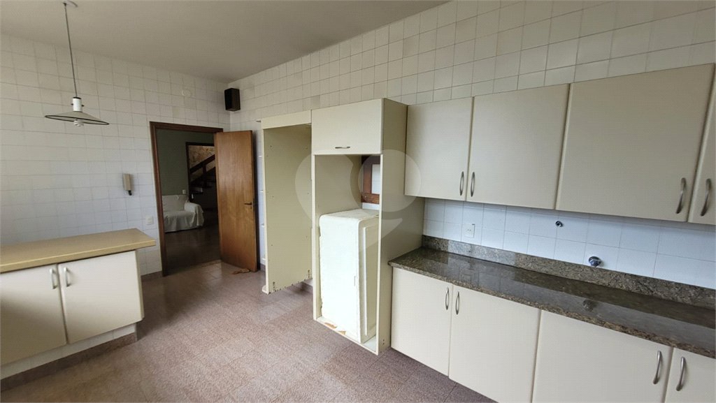 Casa à Venda . Aceita Permuta por Apto. ou Casa ,em Condomínio na Cidade São Paulo ou Bauru.