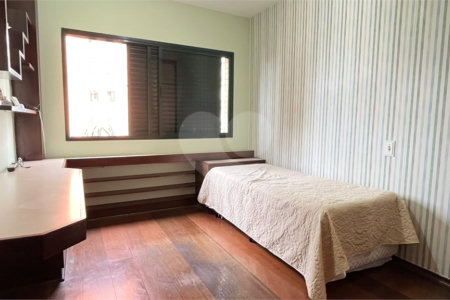 Apartamento à venda com 3 suítes em Moema, São Paulo, SP