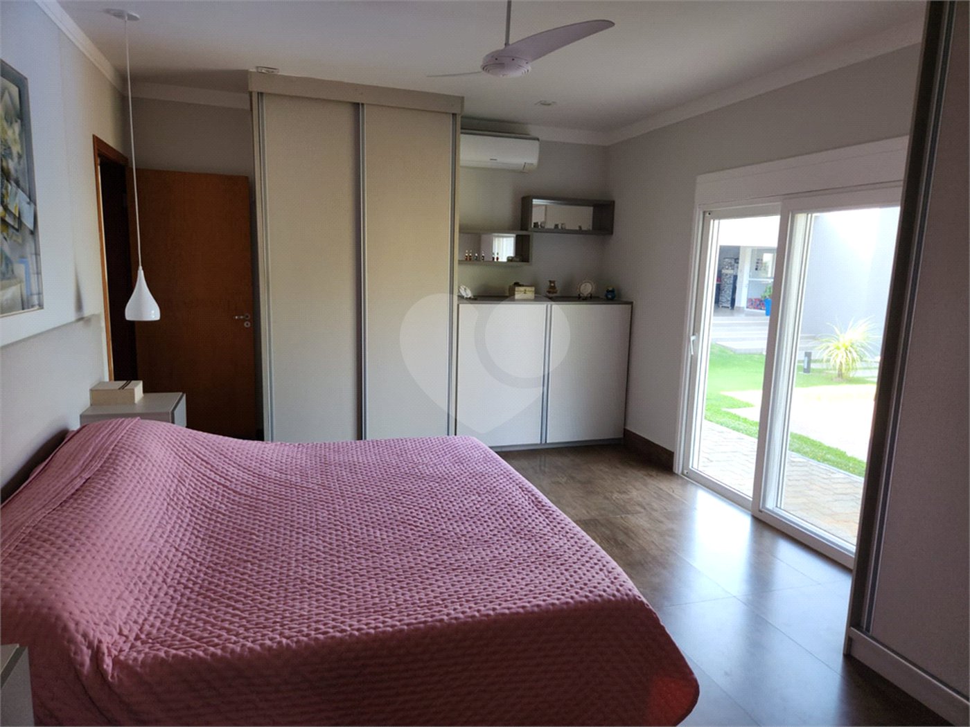 Casa à venda com 4 quartos, sendo 3 suítes, no condomínio Terras de Mont Serrat, Salto - SP