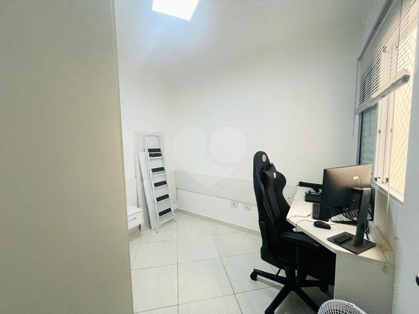 Casa à venda com 3 quartos, sendo 1 suíte,  no condomínio Rafaela I, São Paulo - SP