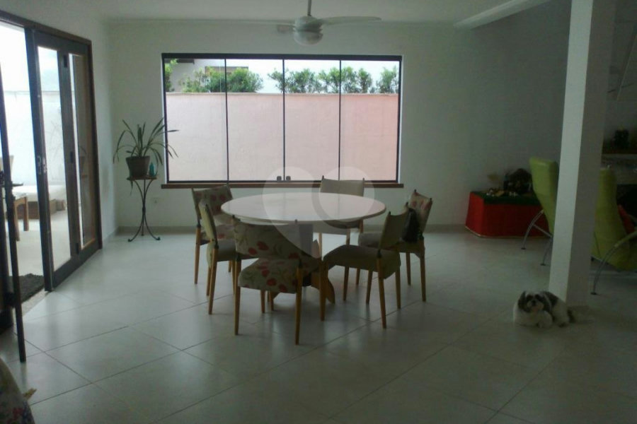 Sobrado à venda com 5 suítes em Enseada, Bertioga, SP