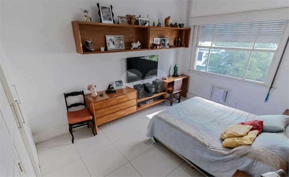 Apartamento à venda com 4 quartos, sendo 1 suíte,  em Copacabana, Rio de Janeiro, RJ