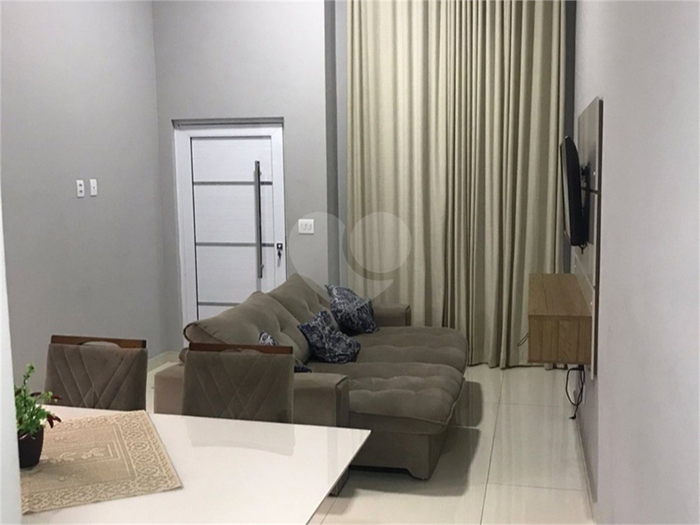 Casa à venda com 2 quartos, sendo 1 suíte, no condomínio Residencial Jardim, Sorocaba - SP