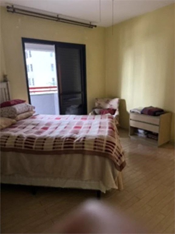 Apartamento à venda com 3 quartos, sendo 1 suíte,  em Jardim das Acácias, São Paulo, SP