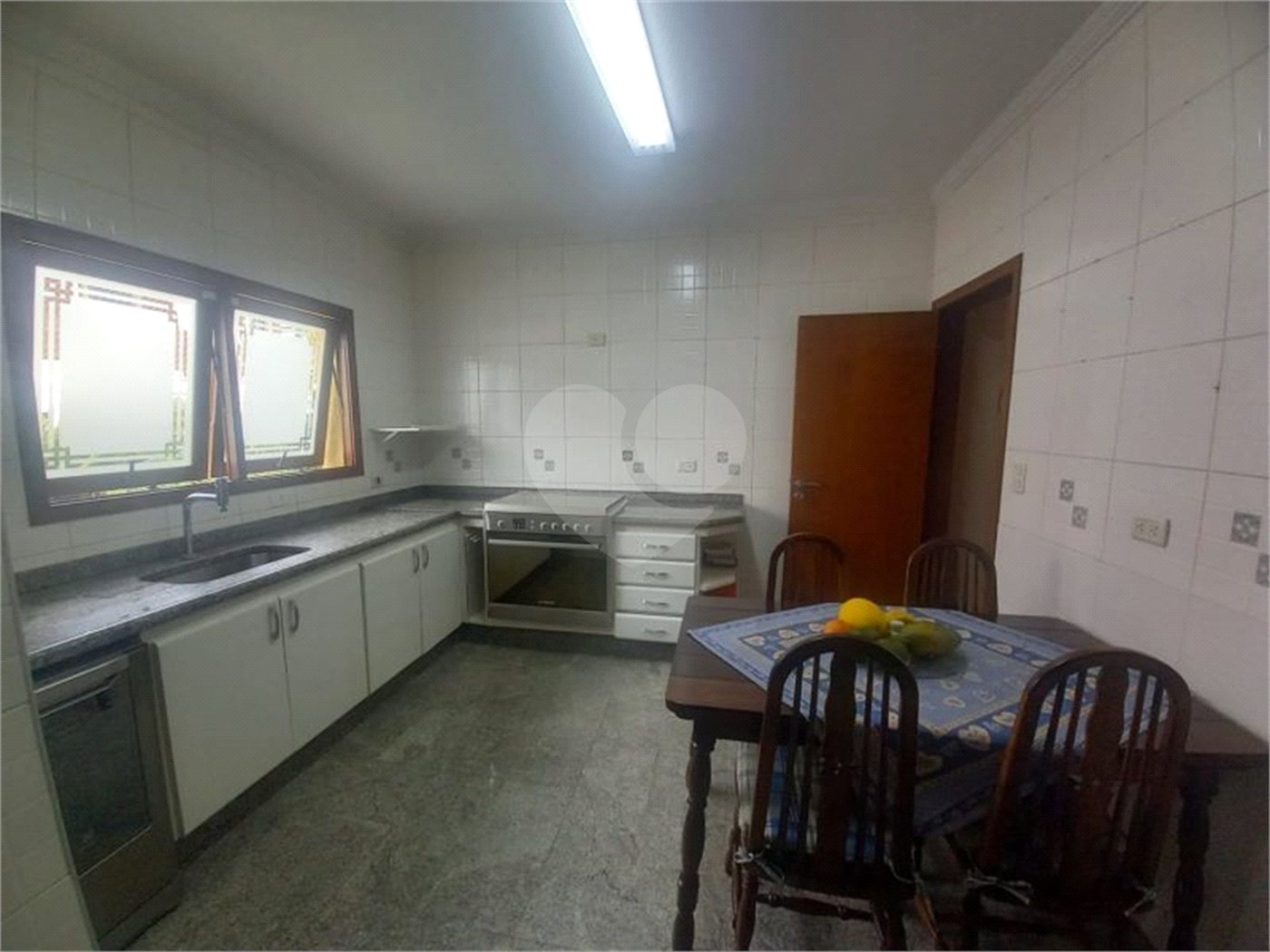 Casa à venda com 5 quartos, sendo 2 suítes, no condomínio Vinhas da Vista Alegre - Lado Sede, Vinhedo - SP