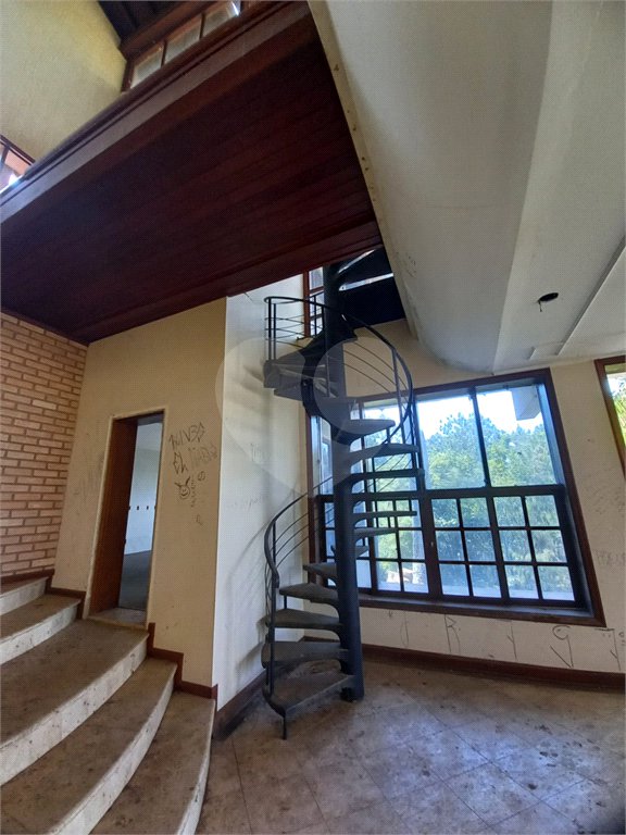 Casa à venda com 14 quartos, sendo 10 suítes, no condomínio Rua do Observatorio 2270, Vinhedo - SP