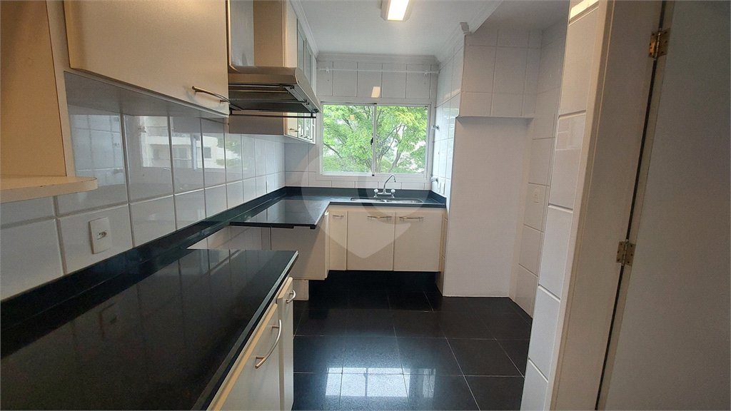 Apartamento à venda com 3 quartos, sendo 1 suíte, em Alto da Boa Vista, São Paulo, SP