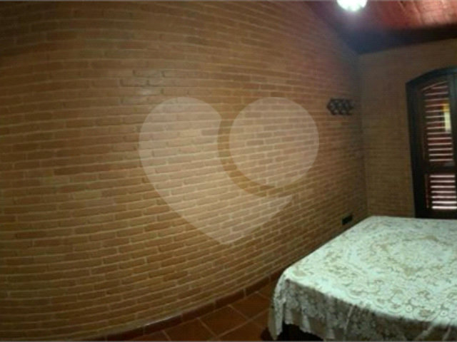 Casa à venda com 3 quartos, sendo 1 suíte, no condomínio Chacarás Bela Vista, Mairiporã - SP