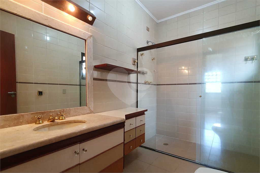 Casa à venda com 4 quartos, sendo 3 suítes,  no condomínio Vila das Flores, São Paulo - SP