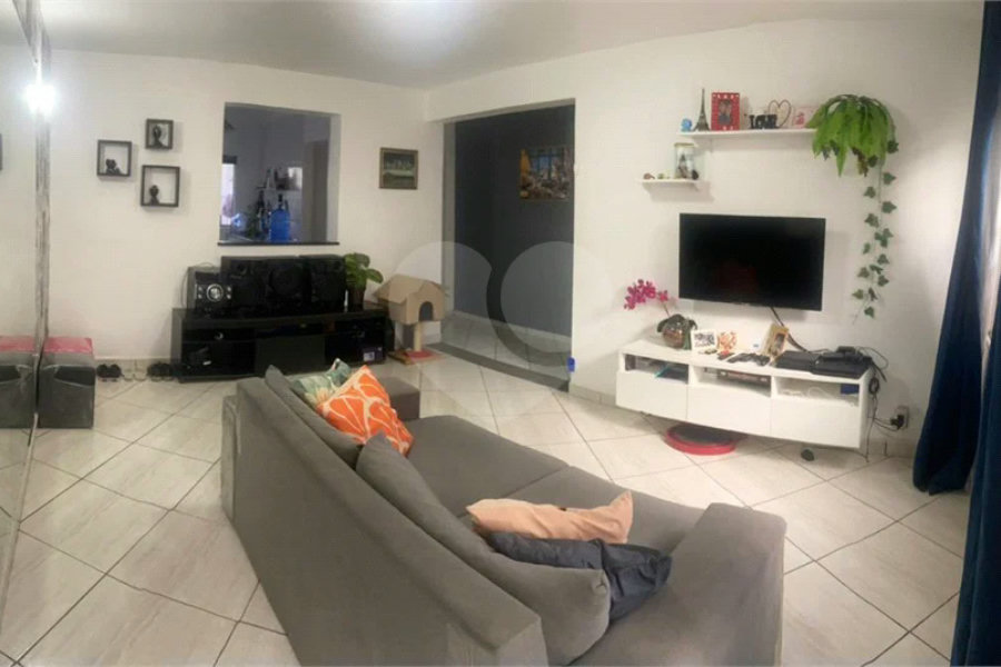 Sobrado à venda com 3 quartos em Campo Limpo, São Paulo, SP