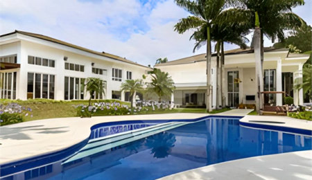 Casa à venda com 9 suítes no condomínio Horto Ivan, Atibaia - SP