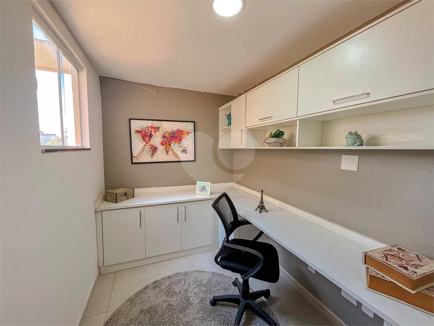 Casa à venda com 4 quartos, sendo 1 suíte, no condomínio Imperial Santa Cruz, Rio de Janeiro - RJ