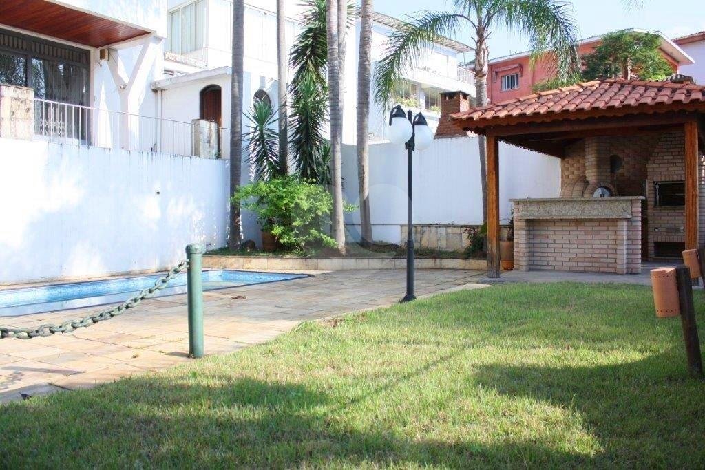 Sobrado à venda ou para alugar com 4 quartos, sendo 5 suítes, em Pacaembu, São Paulo, SP